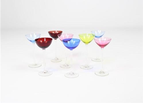 8 verres colorés, Antiquités & Art, Antiquités | Verre & Cristal, Enlèvement ou Envoi