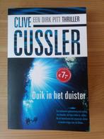 Clive Cussler: Duik in het duister (Dirk Pitt avontuur)- 3ex, Boeken, Thrillers, Gelezen, Clive Cussler, Amerika, Ophalen of Verzenden