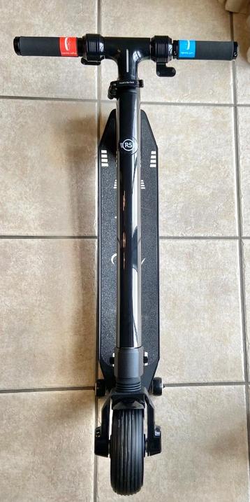 Trottinette neuve sans batterie. beschikbaar voor biedingen