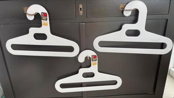 3 Flair Ingo Maurer kleerhangers beschikbaar voor biedingen