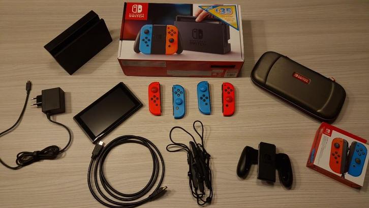 Nintendo Switch + 4 Joy Cons + opbergtas, Games en Spelcomputers, Spelcomputers | Nintendo Switch, Zo goed als nieuw, Switch Original