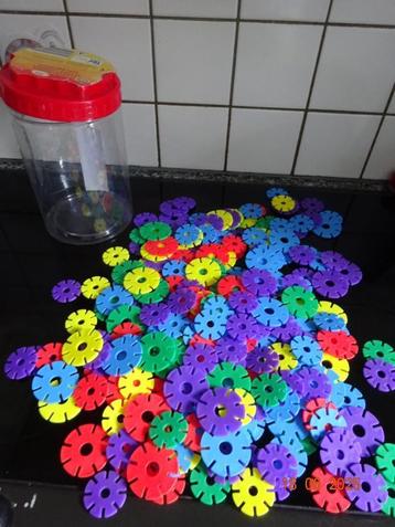 bloemetjes plastieke disco's voor Motorische Vaardigheden.. beschikbaar voor biedingen