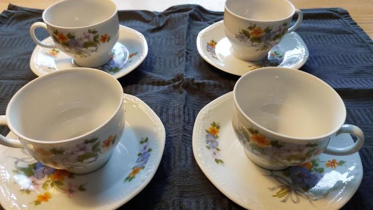 Set van vier vintage bekers met bloemen, Antiek en Kunst, Curiosa en Brocante, Ophalen of Verzenden