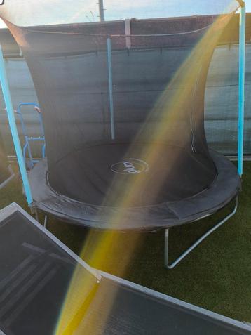 Trampoline zo goed als nieuw  beschikbaar voor biedingen