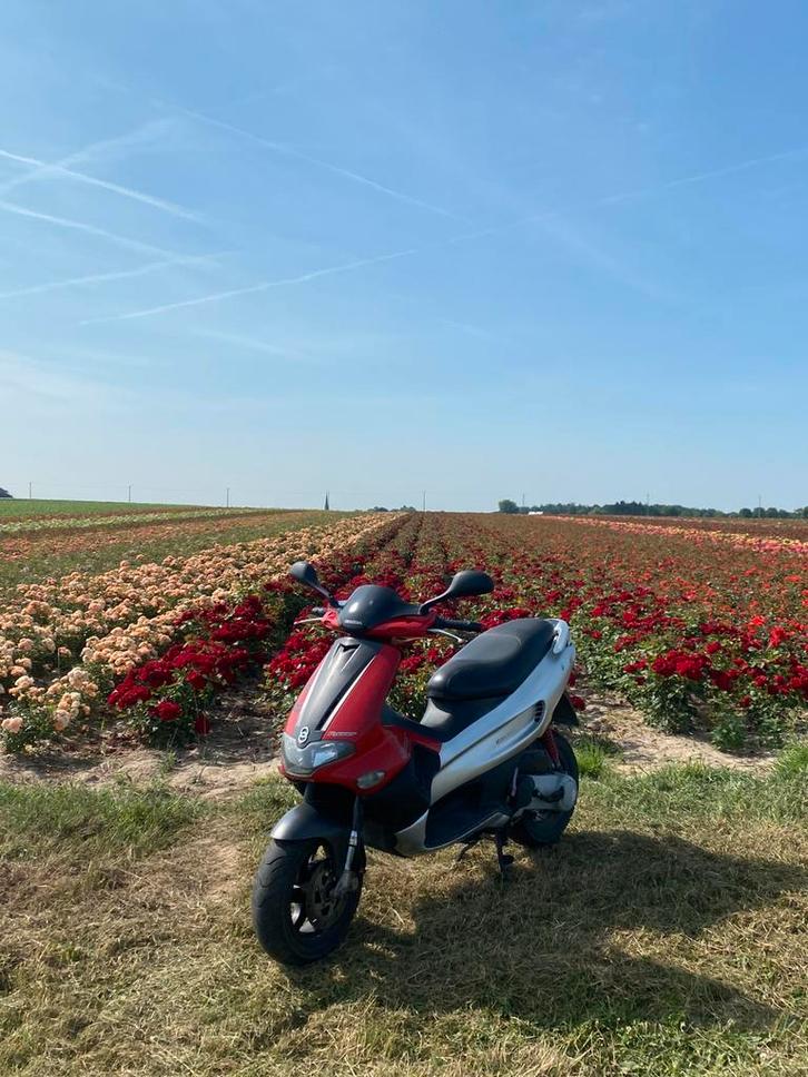 Gilera runner b klasse, Fietsen en Brommers, Scooters | Piaggio, Zo goed als nieuw, Ophalen