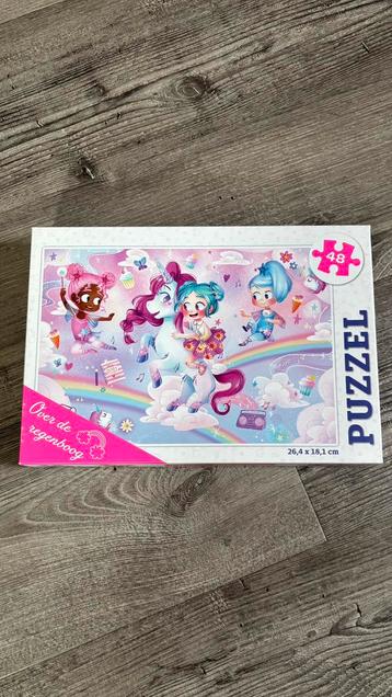 Puzzel over de regenboog beschikbaar voor biedingen