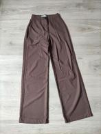 bruine broek Bershka XS in nieuwstaat (ev + bloesje), Enlèvement ou Envoi, Brun, Longs, Taille 34 (XS) ou plus petite