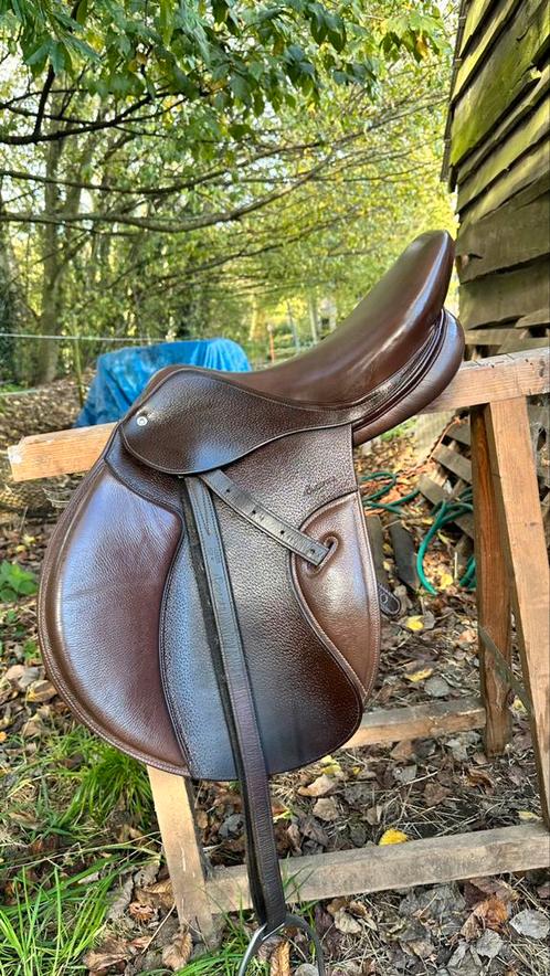 Bruin lederen zadel 17,5”, Animaux & Accessoires, Chevaux & Poneys | Selles, Comme neuf, Enlèvement