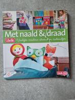 Met naald en draad, knutselboek, Ophalen of Verzenden, Zo goed als nieuw, Borduren en Naaien