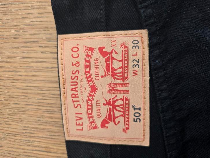 Levi's 501 W32 L30. 3 stuks, zwart, beige, bruin., Kleding | Heren, Spijkerbroeken en Jeans, Gedragen, Zwart, Ophalen of Verzenden