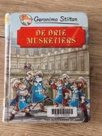 Boek Geronimo Stilton De drie musketiers, Ophalen of Verzenden, Gelezen, Geronimo Stilton, Fictie algemeen