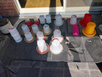 Hele partij kuiken-kippen eet- en drinkgerei deels nieuw beschikbaar voor biedingen