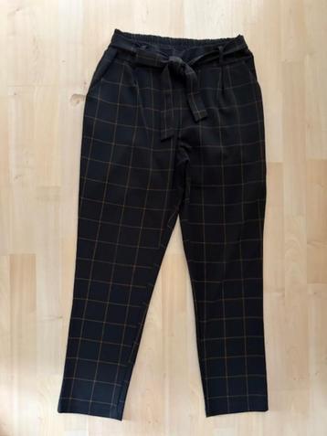 Broek maat 40 beschikbaar voor biedingen