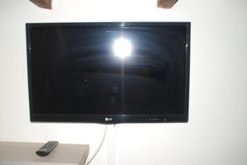 LG tv met muurbeugel beschikbaar voor biedingen