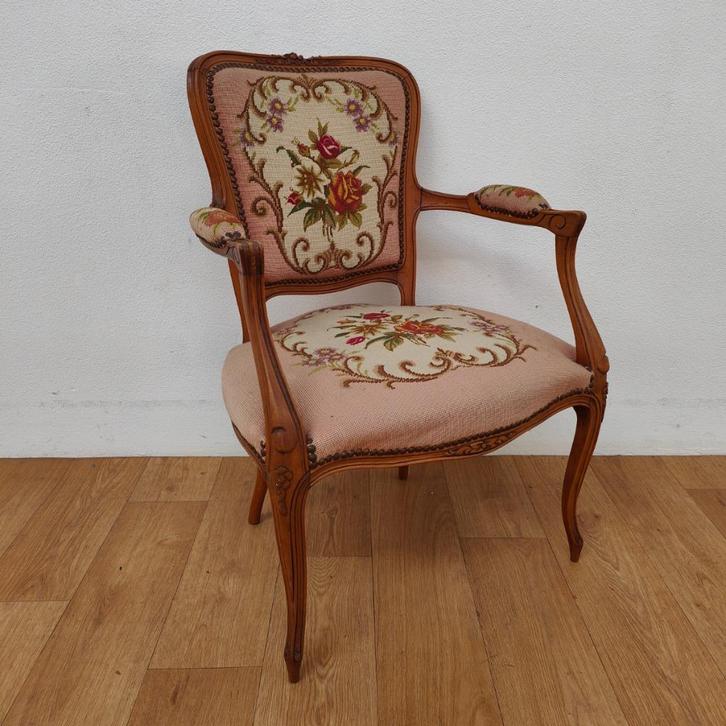 Brocante vintage Franse Queen Ann Gobelin stoel, fauteuil., Antiek en Kunst, Antiek | Meubels | Stoelen en Sofa's, Ophalen of Verzenden