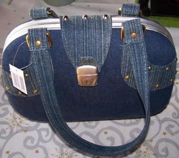 Geboorte cadeau- Beautycase in blauwe kleur beschikbaar voor biedingen