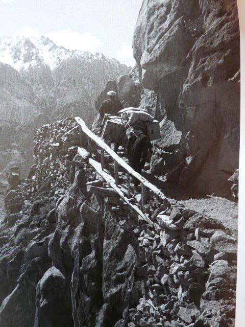 Op de wegen van de East Ella Maillart, Antiek en Kunst, Kunst | Tekeningen en Fotografie, Ophalen of Verzenden