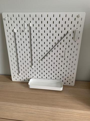 Panneau perforé Skadis (IKEA) beschikbaar voor biedingen