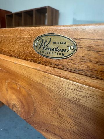 6 meubles stuken van het merk William Winston collection beschikbaar voor biedingen