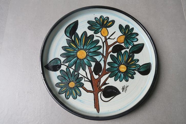 Plat fleuri en céramique Rigo Bruxelles 33 cm, Antiquités & Art, Antiquités | Céramique & Poterie, Enlèvement ou Envoi