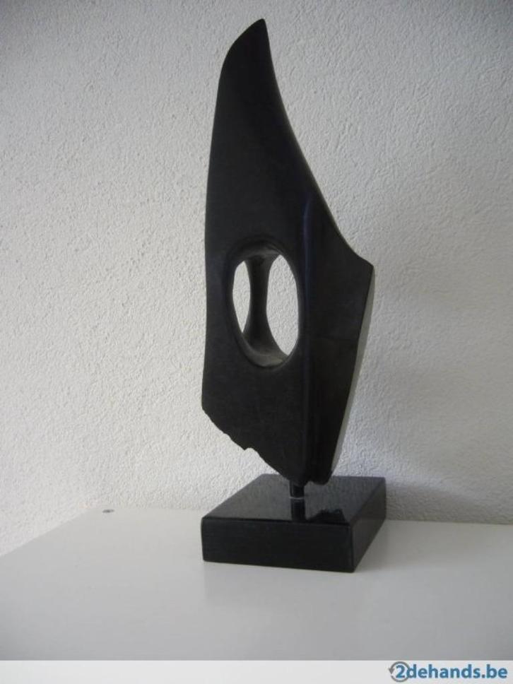 BEELD uit STEEN   ---   "OUDE SCHOEN", Antiek en Kunst, Kunst | Beelden en Houtsnijwerken, Ophalen