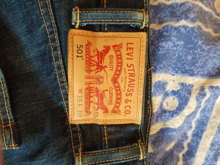 Jean's Levis  501 homme, Vêtements | Hommes, Jeans, Enlèvement