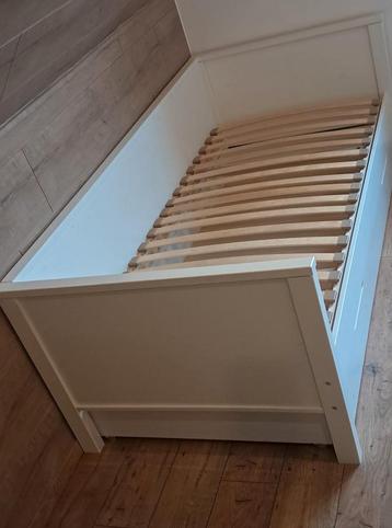 Kinderbed en kleerkast  beschikbaar voor biedingen