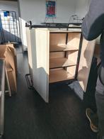 3 armoire sur structure acier a roulettes, Maison & Meubles