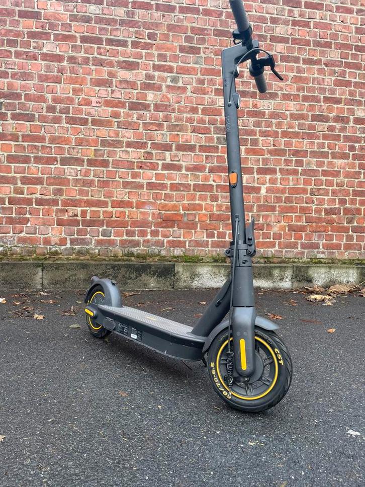 Trotinette électrique Ninebot g30(2) 25km/h 65km d’autonomie, Vélos & Vélomoteurs, Trottinettes, Comme neuf, Enlèvement