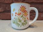 vintage mok met bloemenmotief en vlindertje, Ophalen of Verzenden, Zo goed als nieuw, Overige stijlen, Kop(pen) en/of Schotel(s)