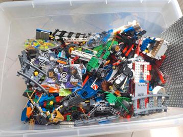 14 kg lego verschillende thema's  beschikbaar voor biedingen