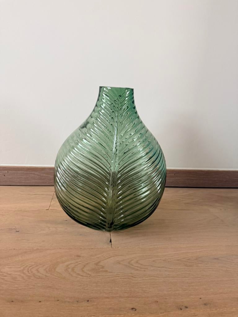 Glazen vaas groen met bladstructuur – 36 cm hoog, Maison & Meubles, Accessoires pour la Maison | Vases, Comme neuf, Vert, Verre