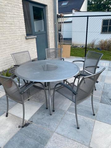 Tuintafel met 6 stoelen met kussens beschikbaar voor biedingen