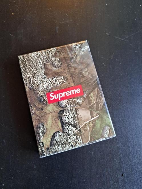 Supreme Camo Playing Cards - SS25 Week 7, Verzamelen, Speelkaarten, Jokers en Kwartetten, Nieuw, Speelkaart(en), Ophalen of Verzenden