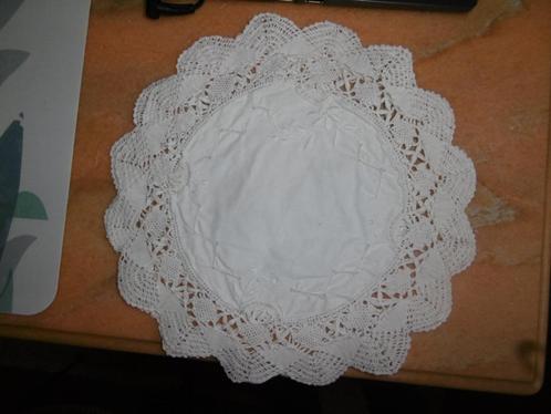 antiek 2 onderleggertjes met kant gebroken wit rond, Antiek en Kunst, Curiosa en Brocante, Ophalen of Verzenden
