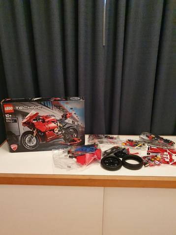 Lego Technic Ducati Panigale V4 R