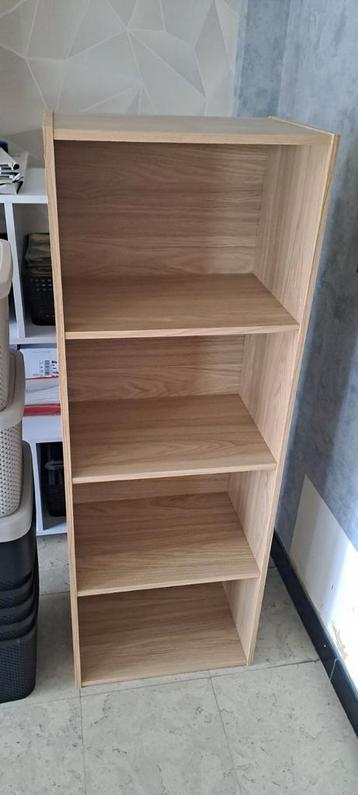Kleine kast beschikbaar voor biedingen