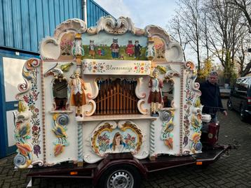 Zeer leuk goed spelend compleet draaiorgel beschikbaar voor biedingen