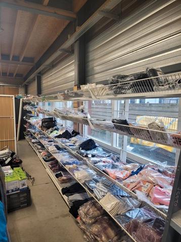 50% korting op het gehele assortiment kleding  beschikbaar voor biedingen