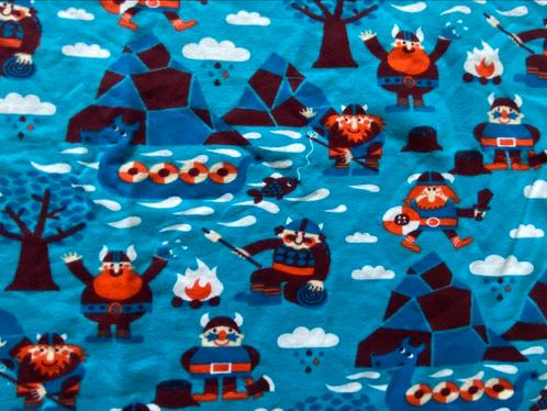 Leuke sweaterstof met Vikings - 70x65 cm, Hobby en Vrije tijd, Stoffen en Lappen, Nieuw, 30 tot 120 cm, 30 tot 200 cm, Blauw, Ophalen of Verzenden