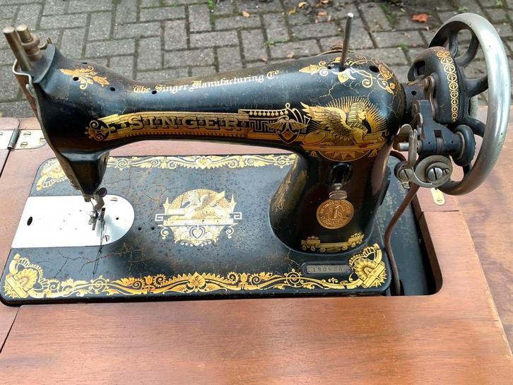 Zeldzaam Singer Facturing naaimachine lotus type, Antiek en Kunst, Antiek | Naaimachines, Ophalen
