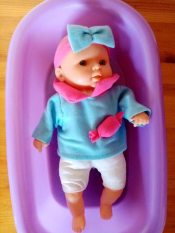 nieuw babypop 32cm , pop + bad beschikbaar voor biedingen