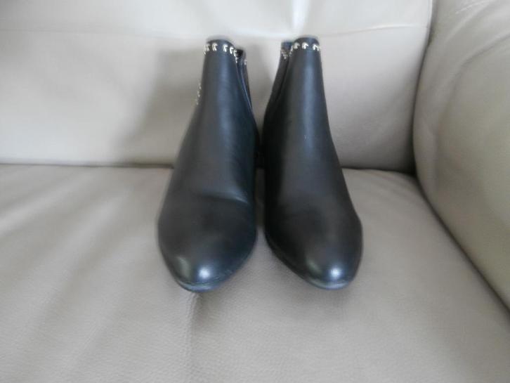 Nieuwe slofjes maat 41, Kleding | Dames, Schoenen, Nieuw, Zwart, Ophalen of Verzenden