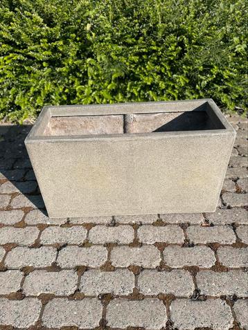 Polyester Bloembak rechthoek beschikbaar voor biedingen
