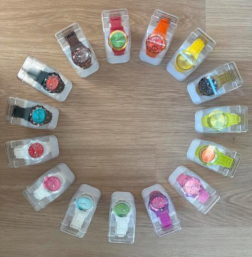 Set van 15 veelkleurige siliconen horloges - ijshorlogestijl, Handtassen en Accessoires, Horloges | Kinderen, Zo goed als nieuw