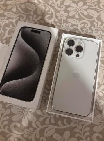 Nieuwstaat iPhone 15 pro max 256 GB doos/factuur/garantie beschikbaar voor biedingen