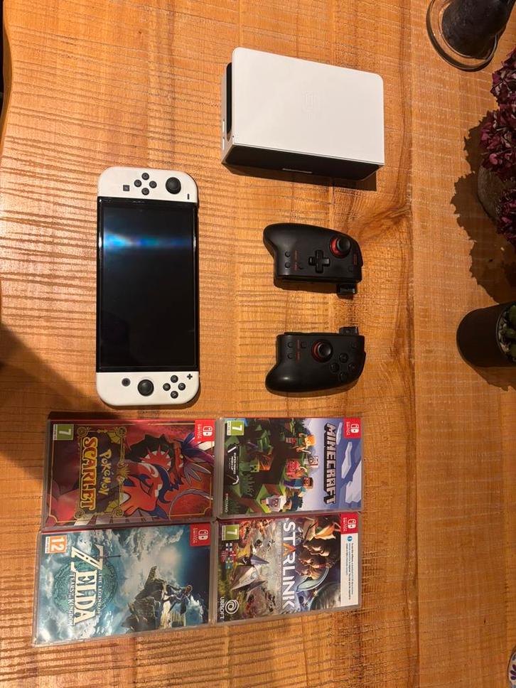 Nintendo switch oled, Games en Spelcomputers, Spelcomputers | Nintendo Switch, Zo goed als nieuw, Switch OLED, Ophalen