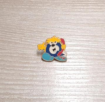PIN - LOGO - FIGUURTJE MET TELEFOON beschikbaar voor biedingen