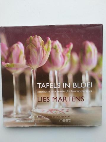 Livre "Tables fleuries" (Lies Martens)