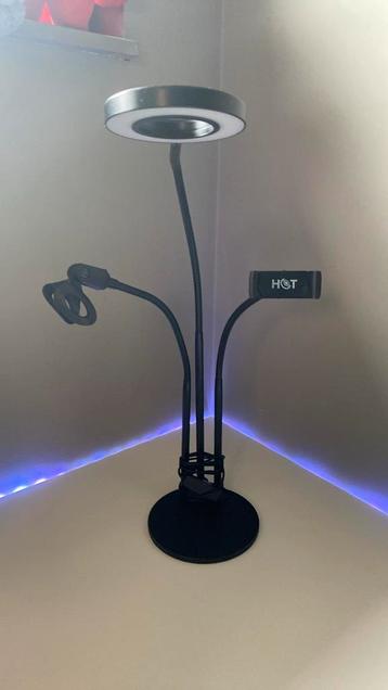 Lamp met telefoon houder & microfoon houder beschikbaar voor biedingen
